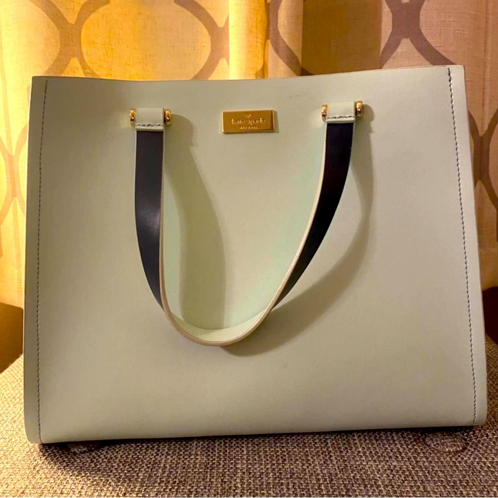 Kate Spade Purse - Picture 1 of 3
